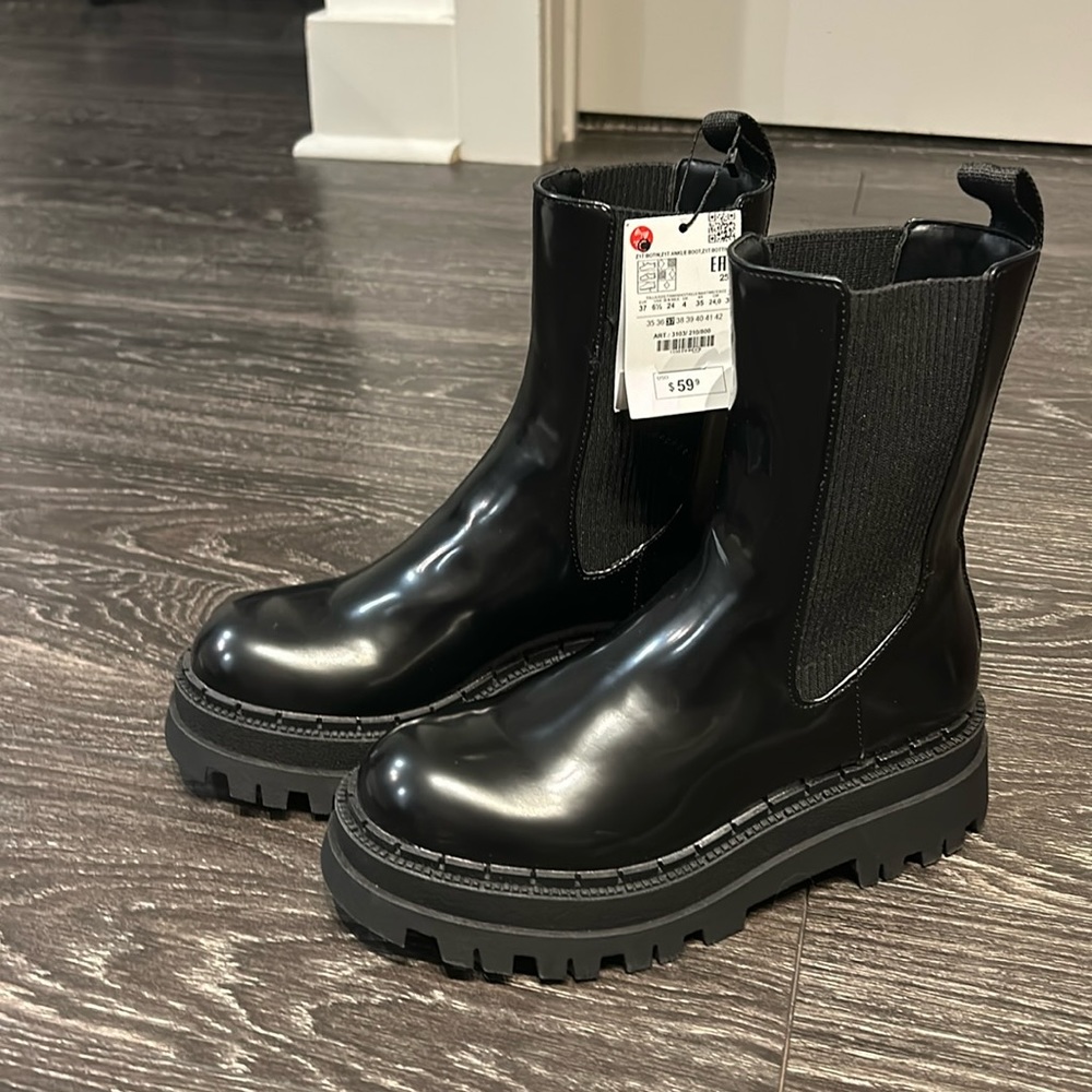Brand new Zara Chelsea boots